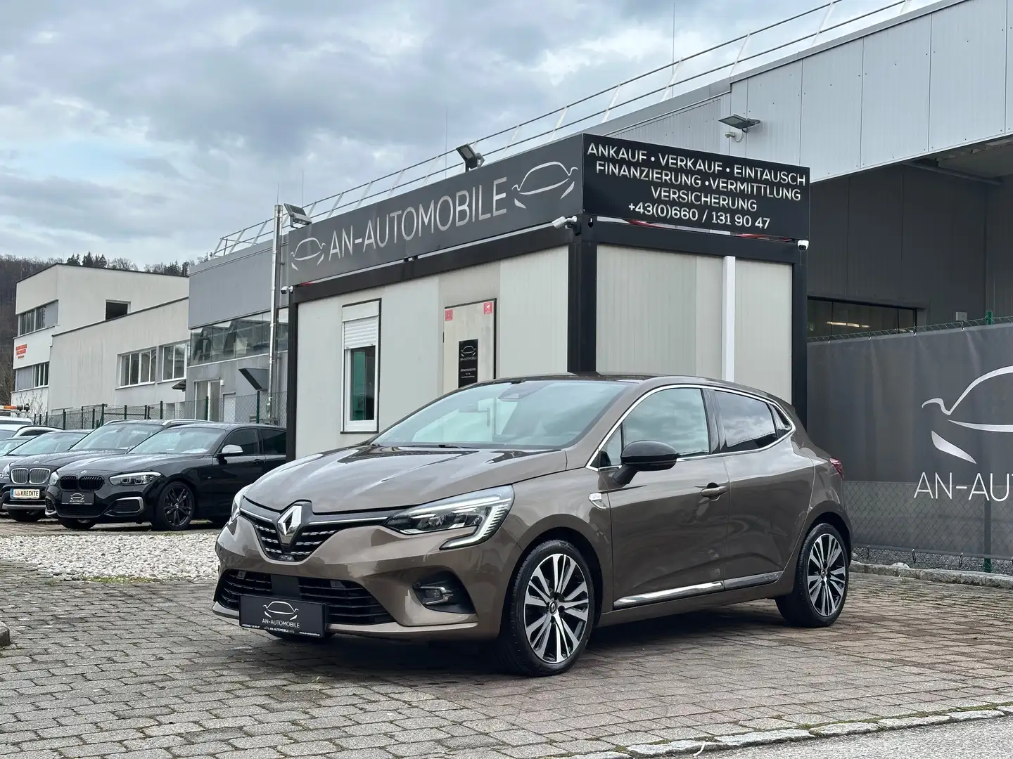 Renault Clio INITIALE PARIS 1,5 Blue dCi 115 Finanzierung Braun - 1