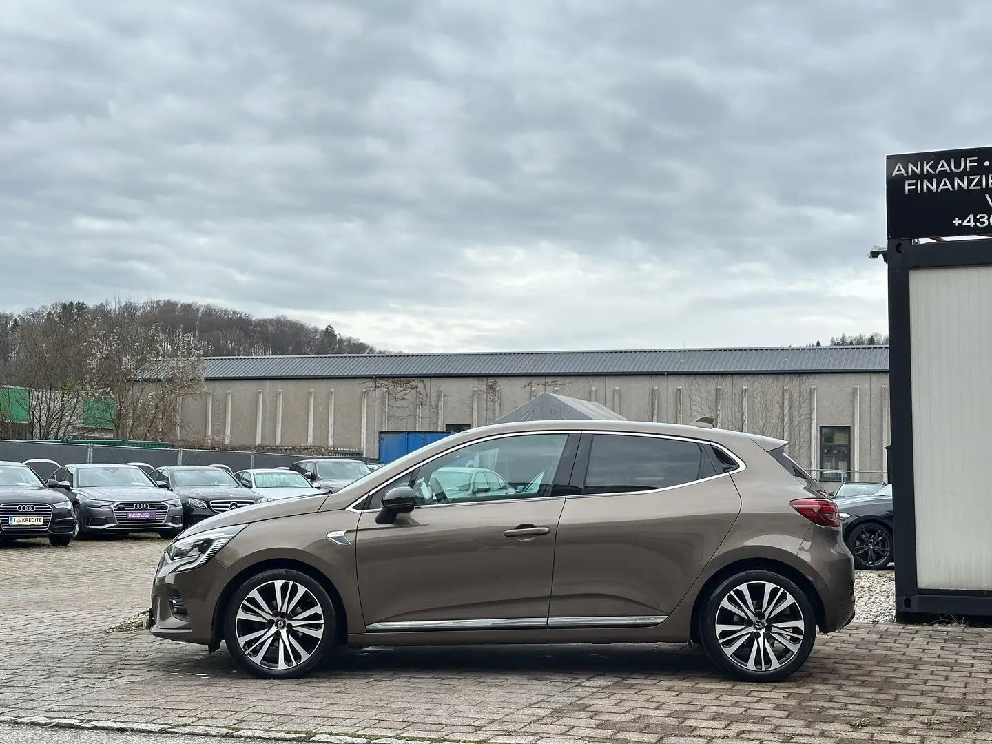Renault Clio INITIALE PARIS 1,5 Blue dCi 115 Finanzierung Braun - 2
