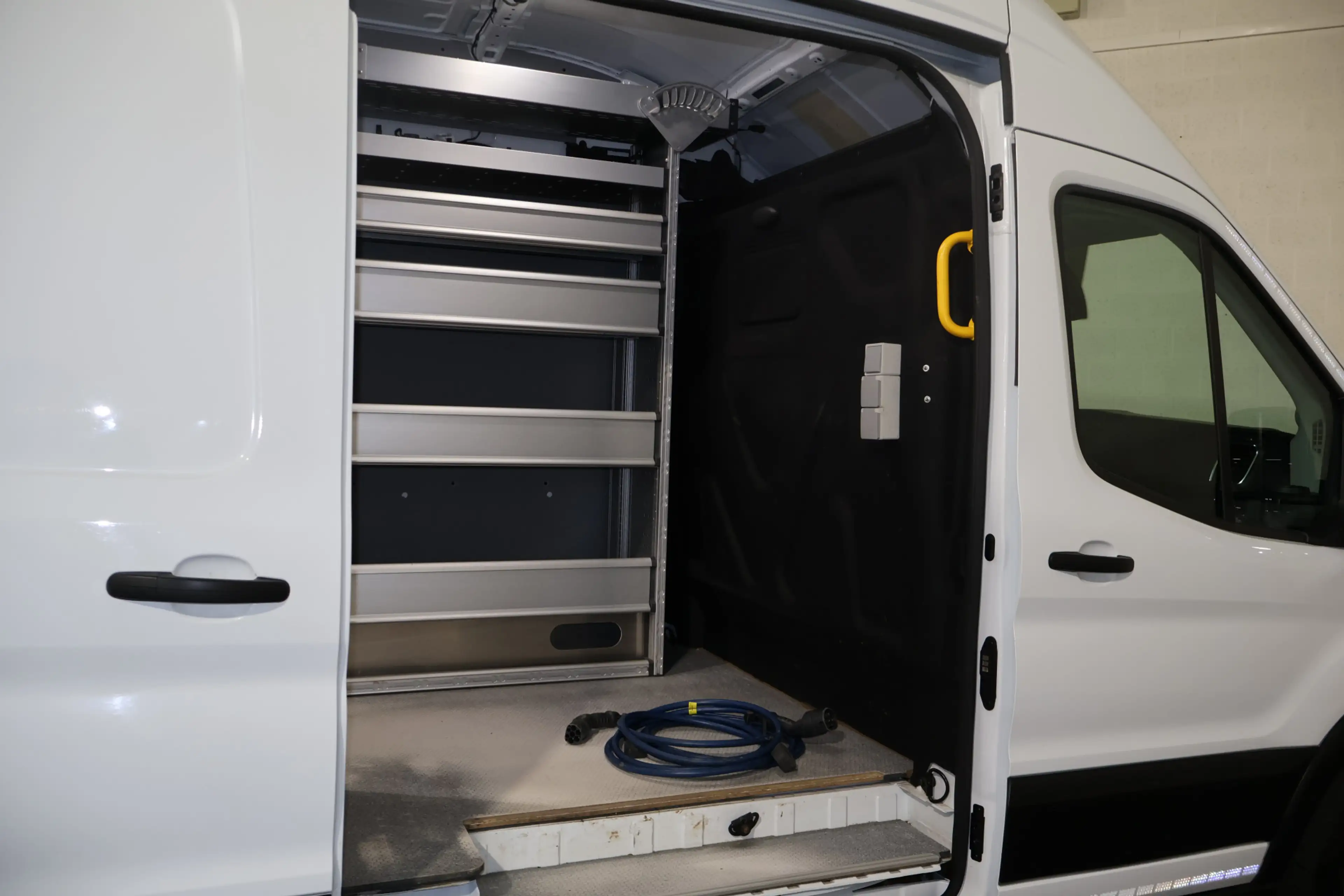 Ford E-Transit 350 L2 H3 Trend 68 kWh Bott Vario Inrichting — photo 15