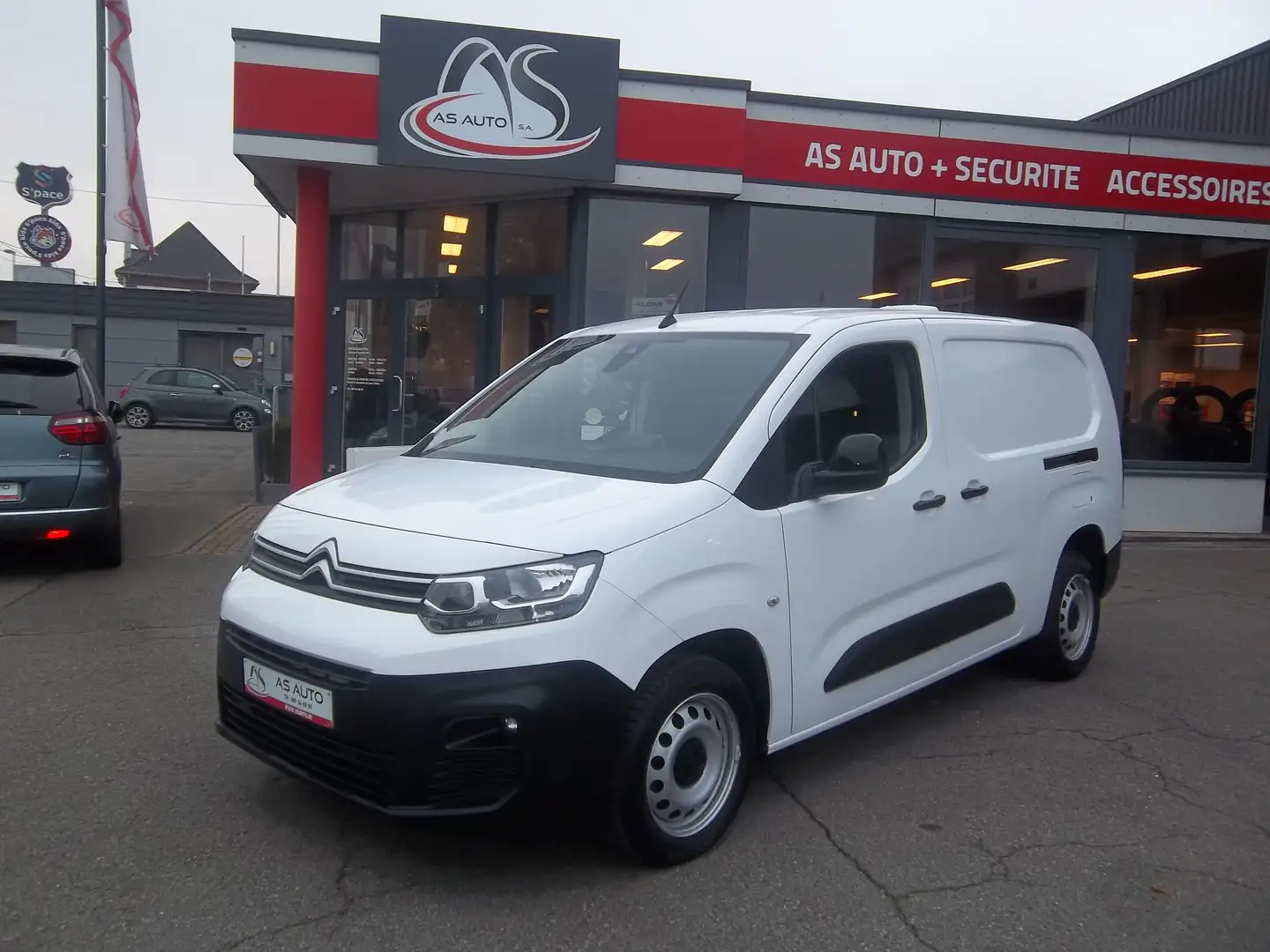 Citroen Berlingo Utilitaire 1.5 Blue HDi 102cv XL Heavy Club Weiß - 1