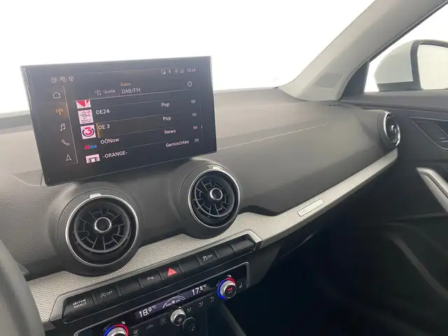 Audi Q2 view 9