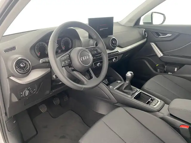 Audi Q2 view 8