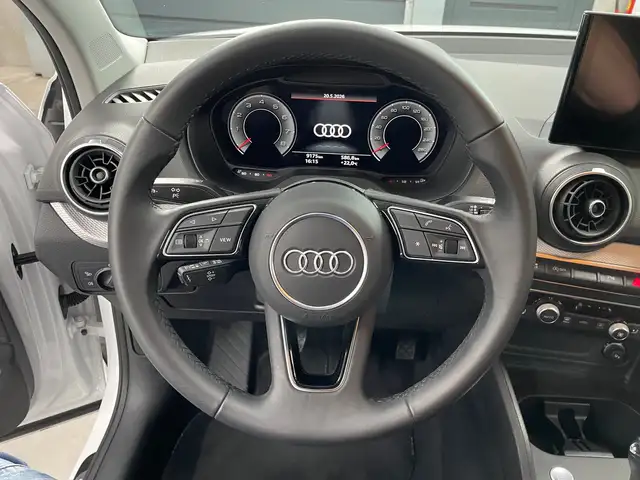Audi Q2 view 13