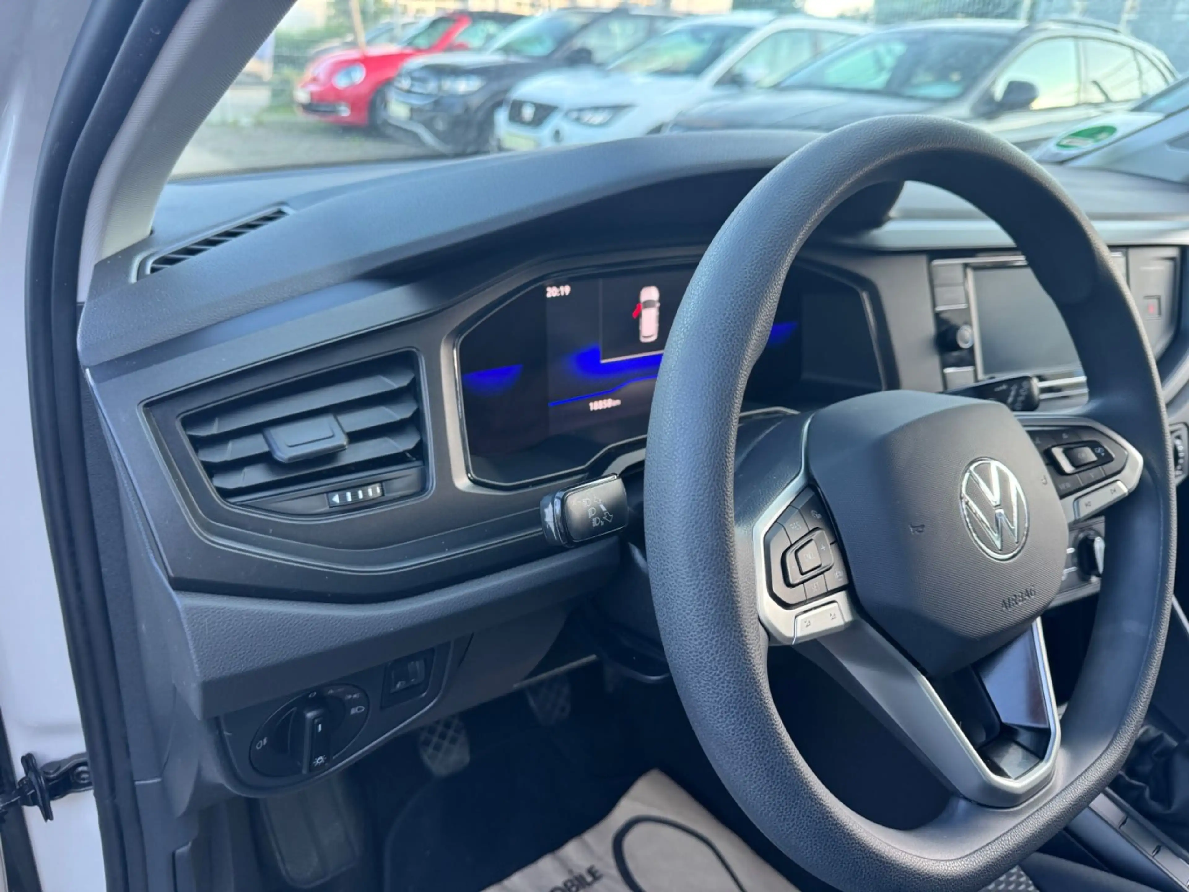 Volkswagen Polo VI Life — photo 9