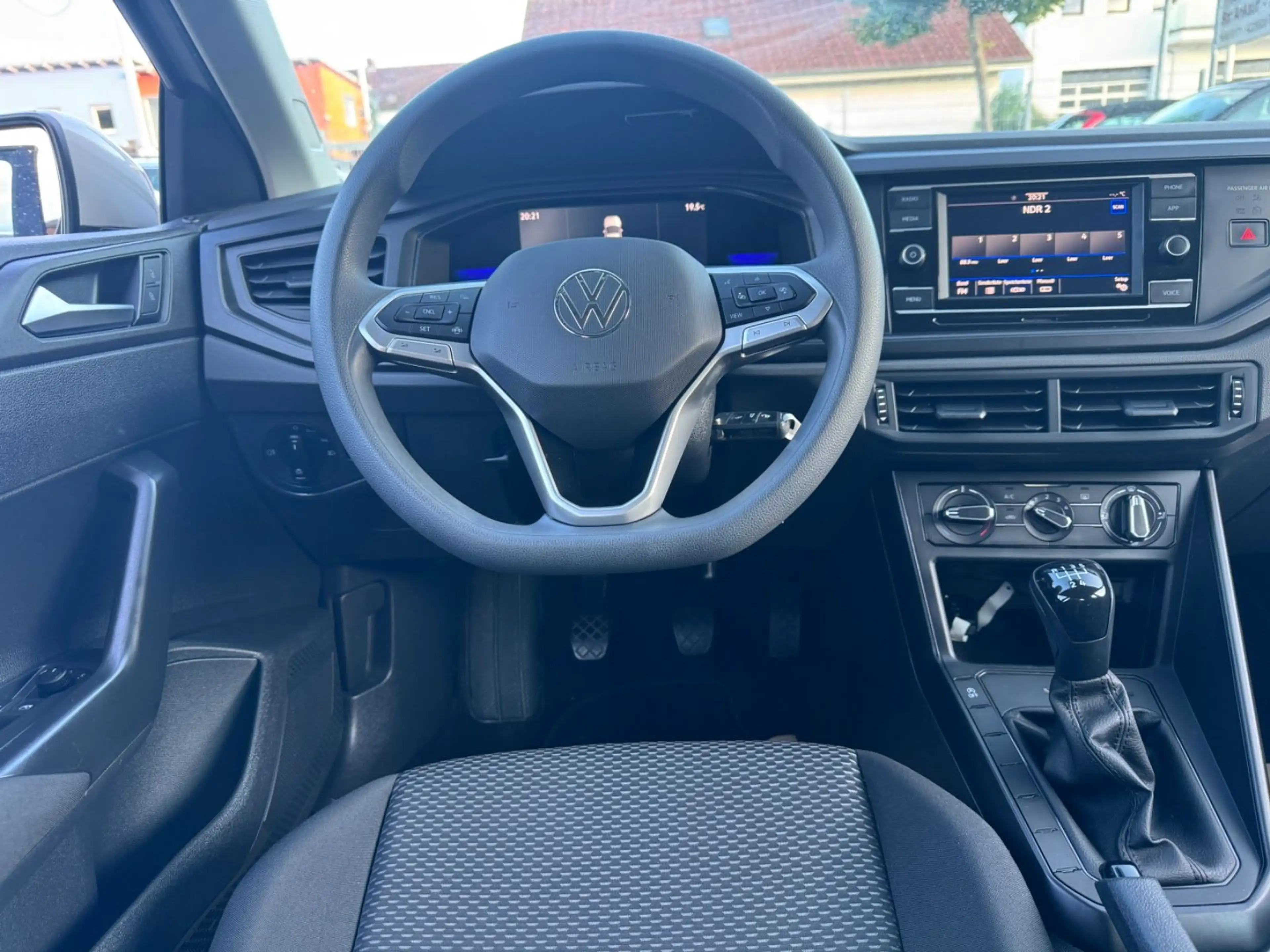 Volkswagen Polo VI Life — photo 10