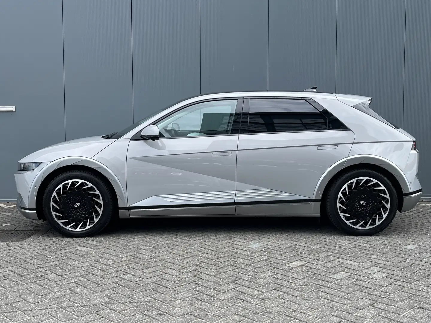 Hyundai IONIQ 5 73 kWh 218pk Lounge | Leder | Carplay | Climate | Grijs - 2