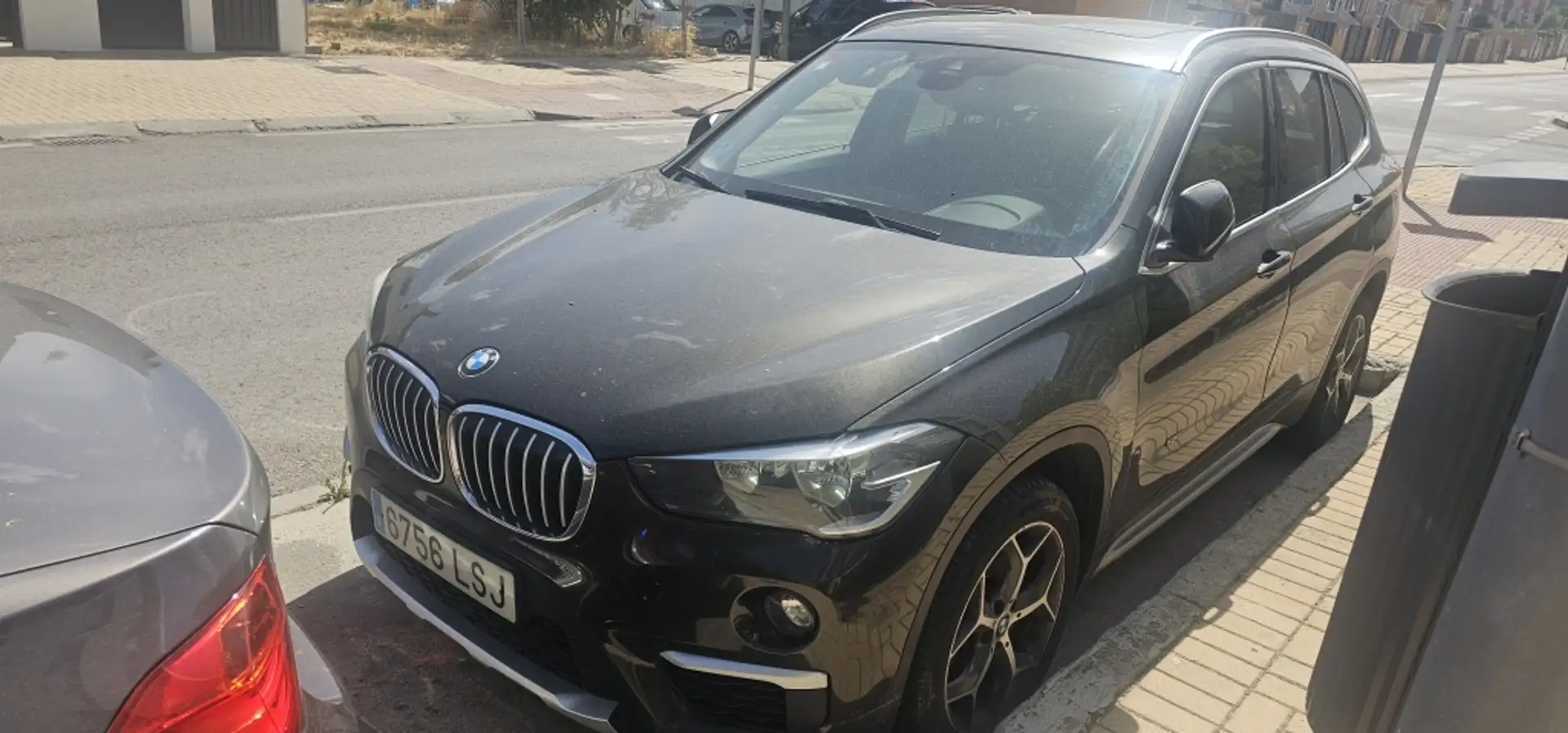 BMW X1 sDrive 18d Gris - 1