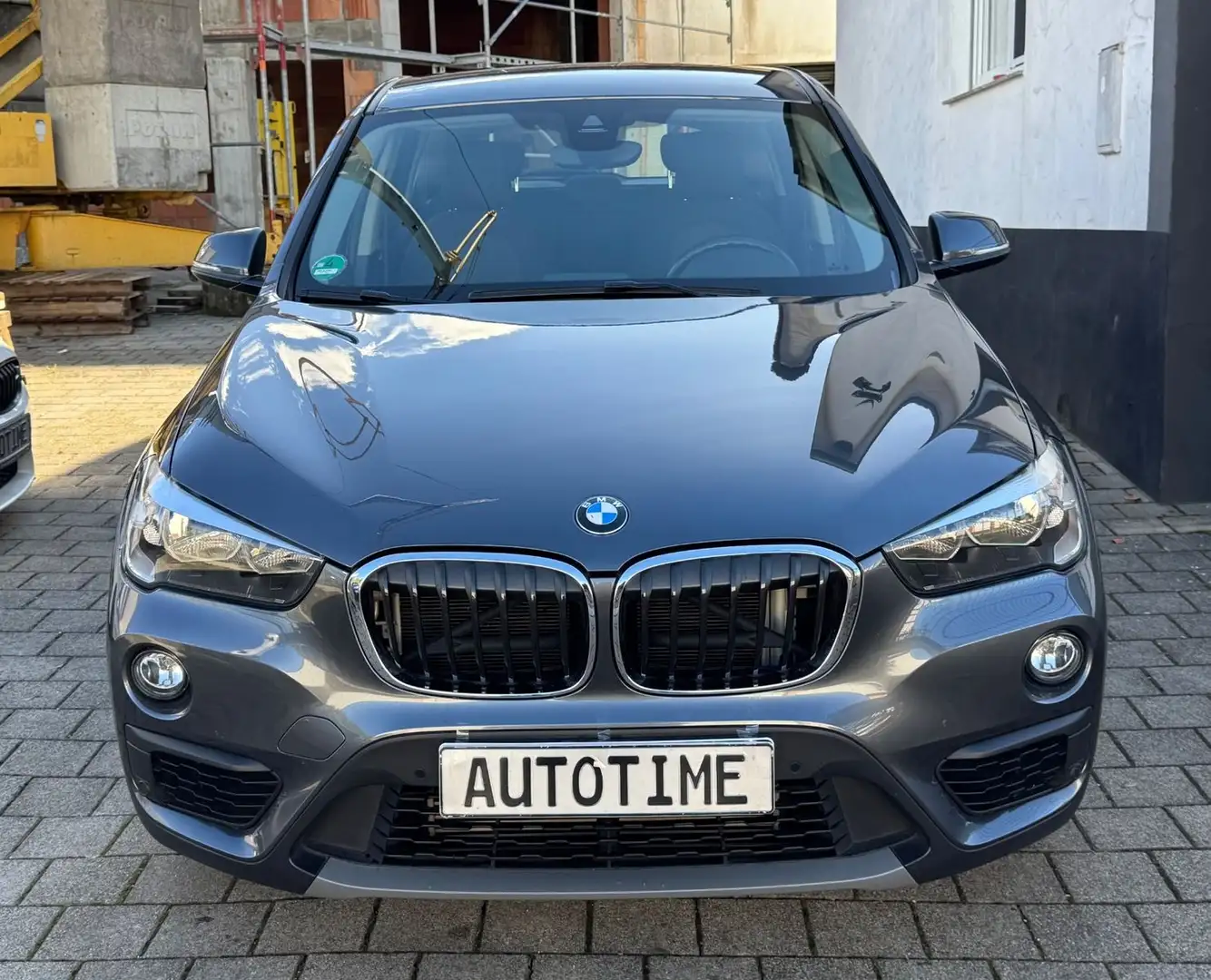 BMW X1 sDrive20i Advantage Aut.|PDC|AHK|TEMP.|1.Hand Gris - 2