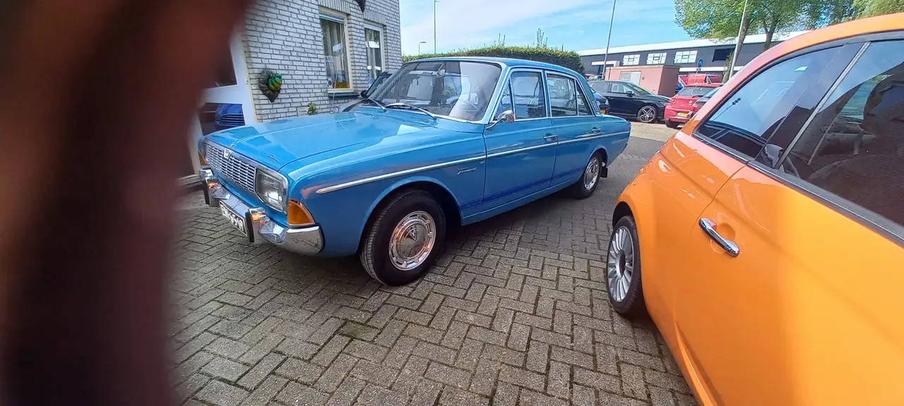 Ford Taunus 4 deurs, foto 3