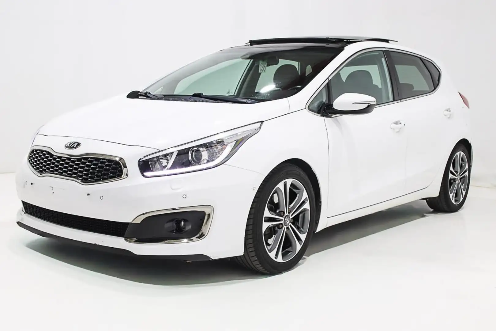 Kia Ceed / cee'd 1.6 - 135 CUIR - PANO - 17 - CAM - GPS Blanc - 2