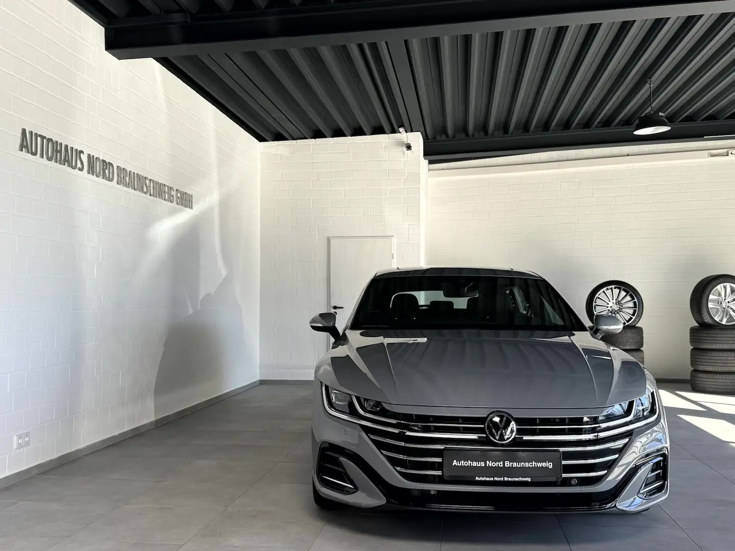 Volkswagen Arteon Shooting Brake 2.0 TSI R Line*IQ*Pano*AHK* Grau - 2