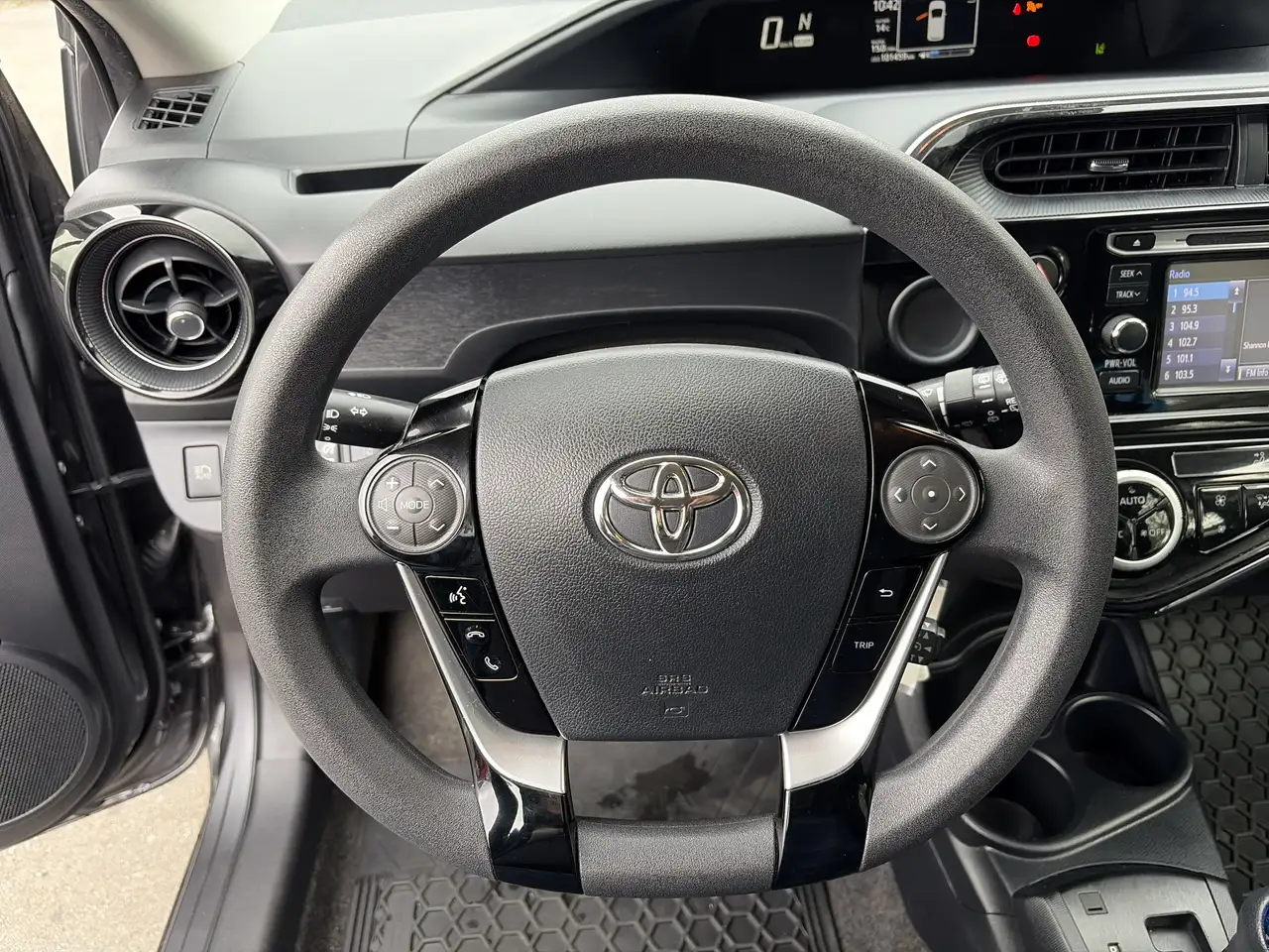 Toyota Prius c снимка Toyota Prius c