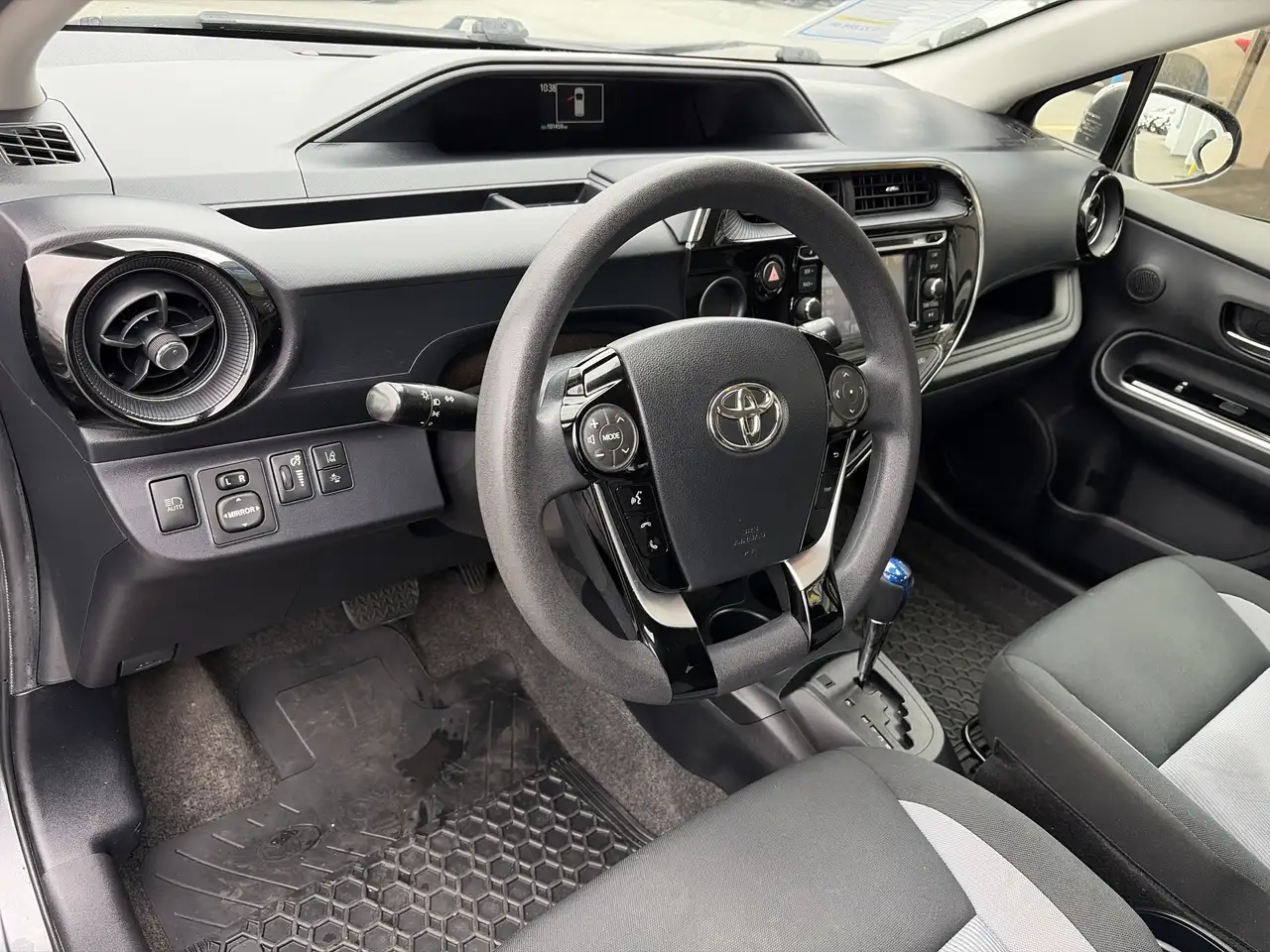 Toyota Prius c снимка Toyota Prius c