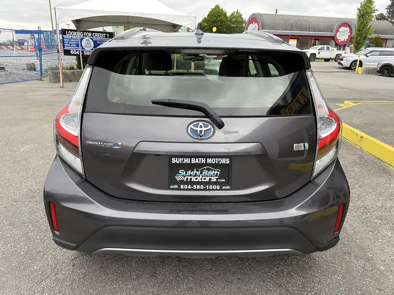 Toyota Prius c снимка Toyota Prius c