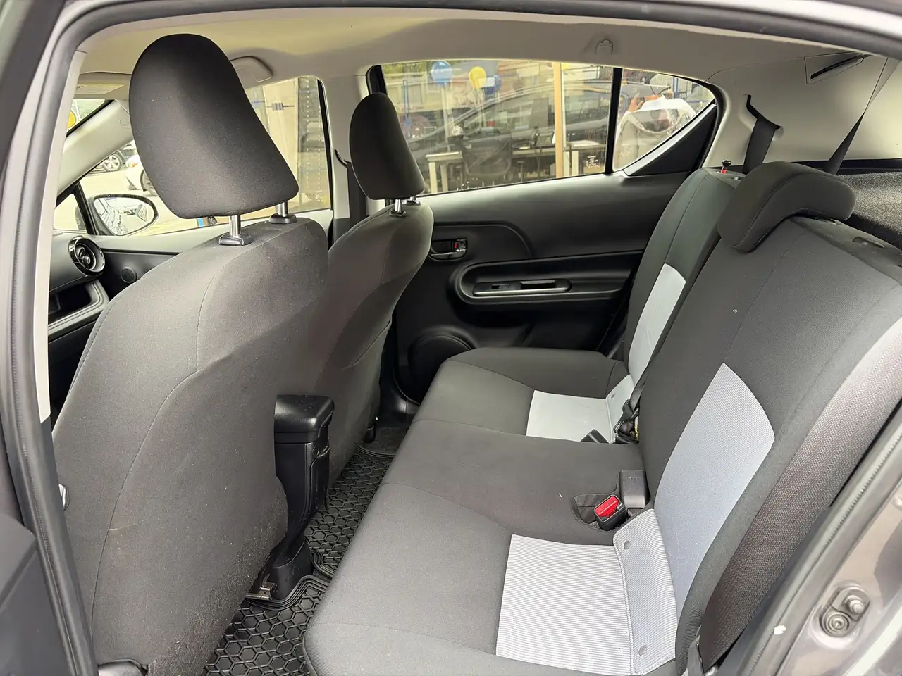 Toyota Prius c снимка Toyota Prius c