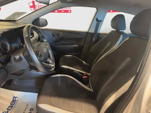 Hyundai i10 view 8