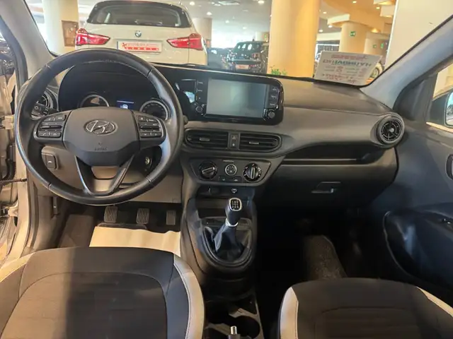 Hyundai i10 view 12
