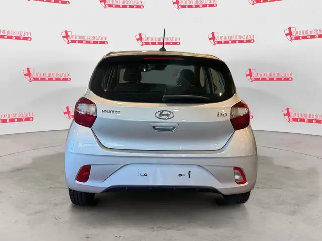 Hyundai i10 view 3