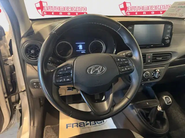 Hyundai i10 view 10