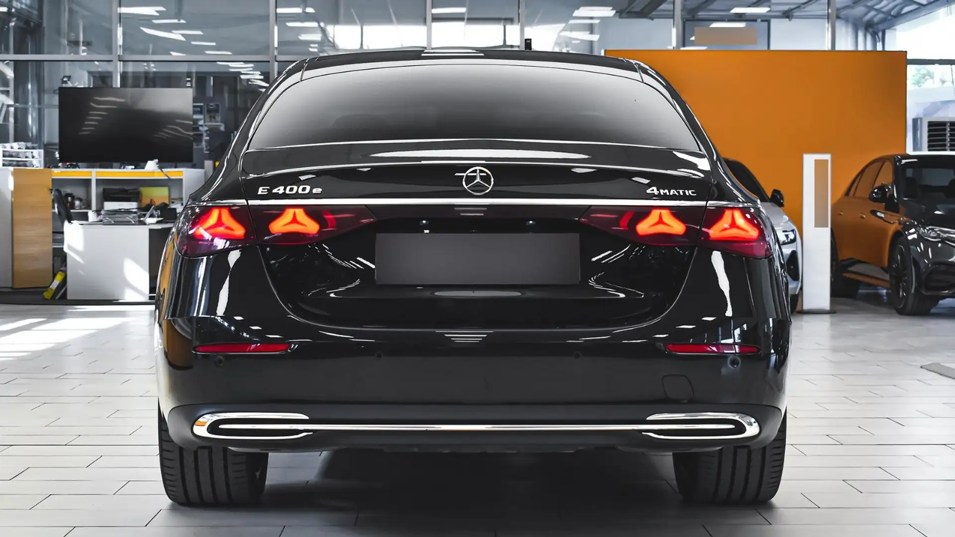 Mercedes-Benz E 400 e Plug-in Hybrid 4MATIC Schwarz - 2