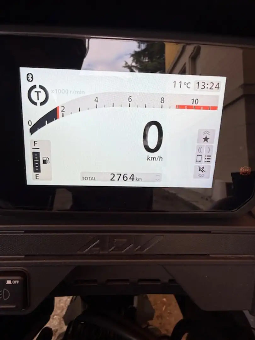 Honda ADV 350 colore grigio con barre laterali e faretti originali honda Gris - 2