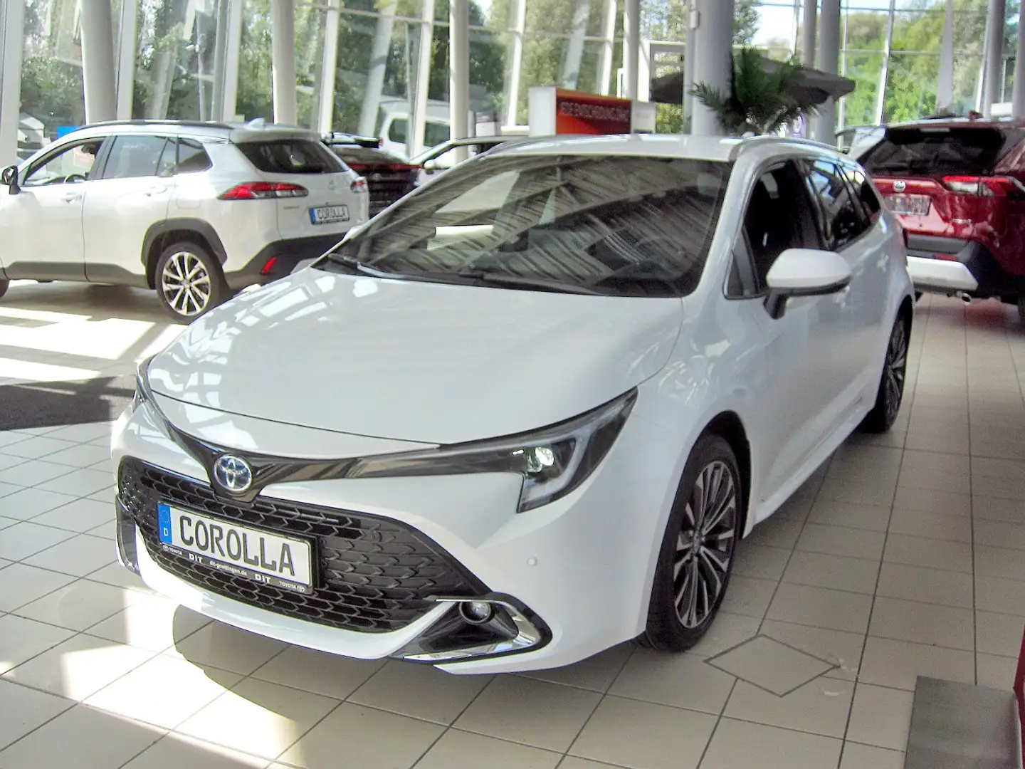 Toyota Corolla Touring Sports 2.0 Hybrid FLA+Technik Bílá - 2