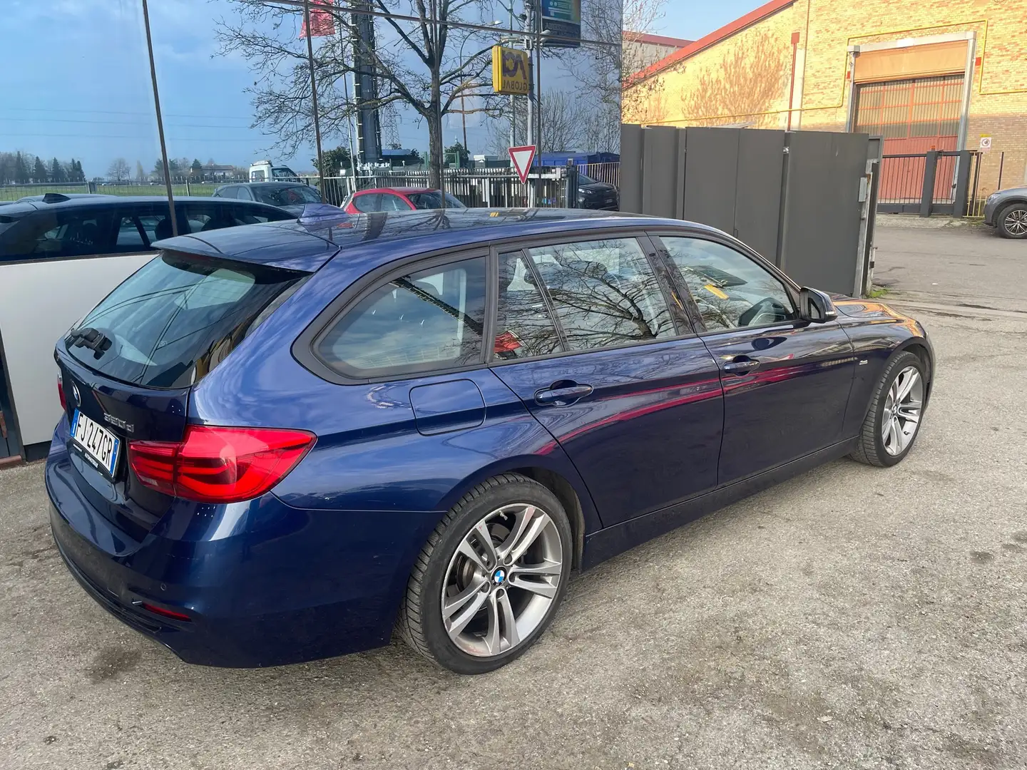 BMW 320 320d Touring xdrive Business Advantage auto Blu/Azzurro - 2