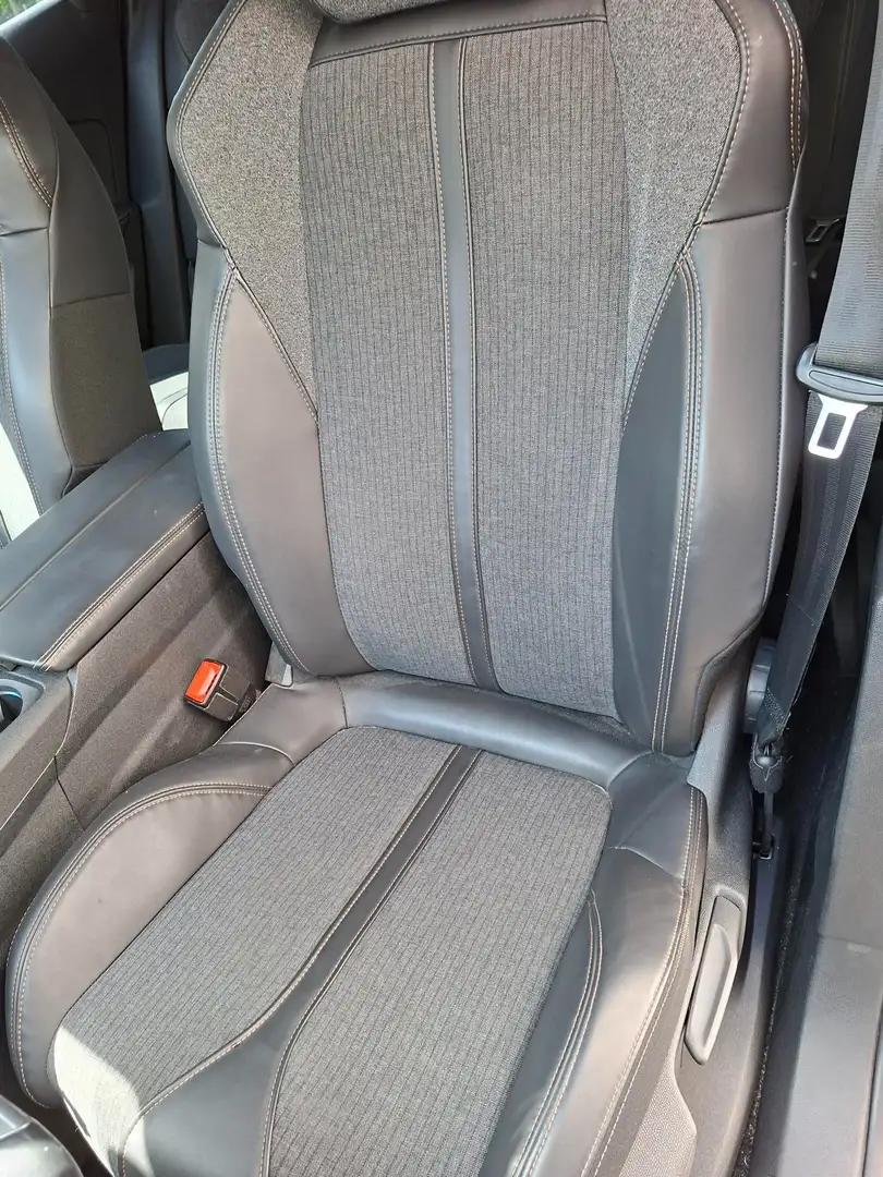 Peugeot 3008 3008 1.2 PureTech GT Line Wit - 2