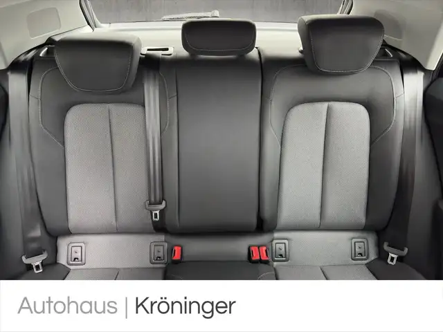 Audi Q2 view 10