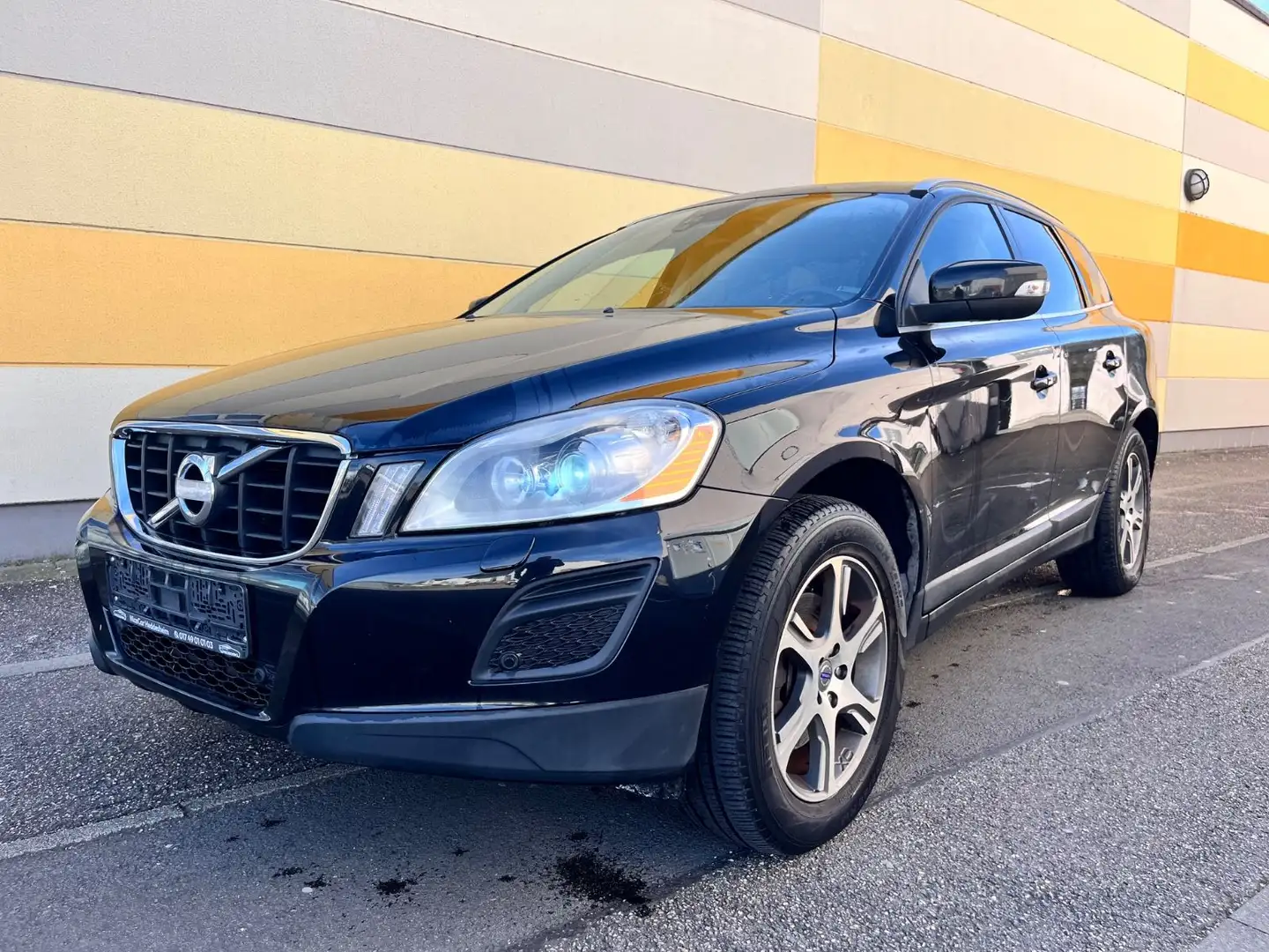Volvo XC60 Summum 2WD  NAVI*SHZ*PANO Fekete - 1