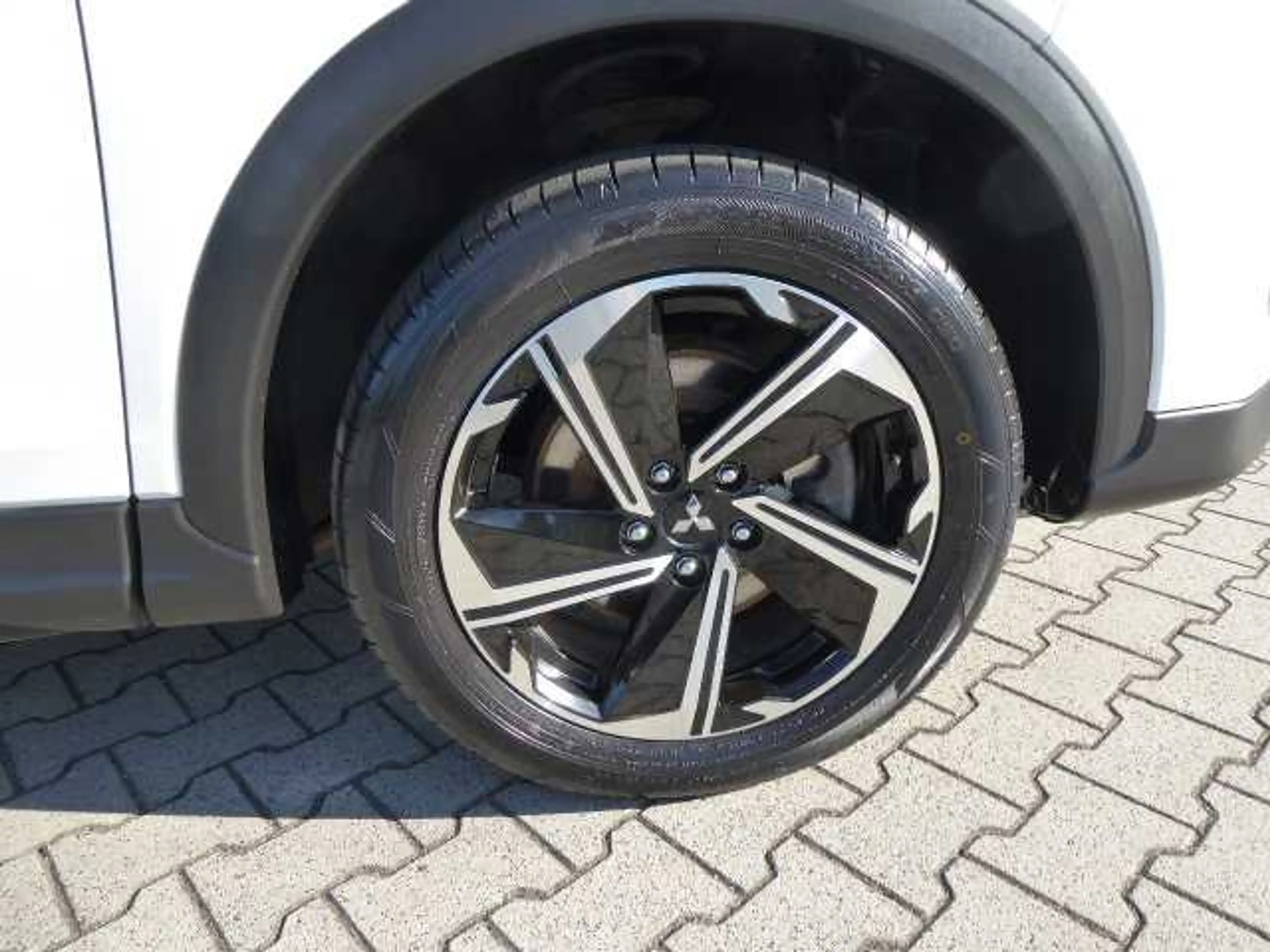Mitsubishi Eclipse Cross Plug-in Hybrid 2.4 MIVEC 4WD ´´AHK´´ — photo 5