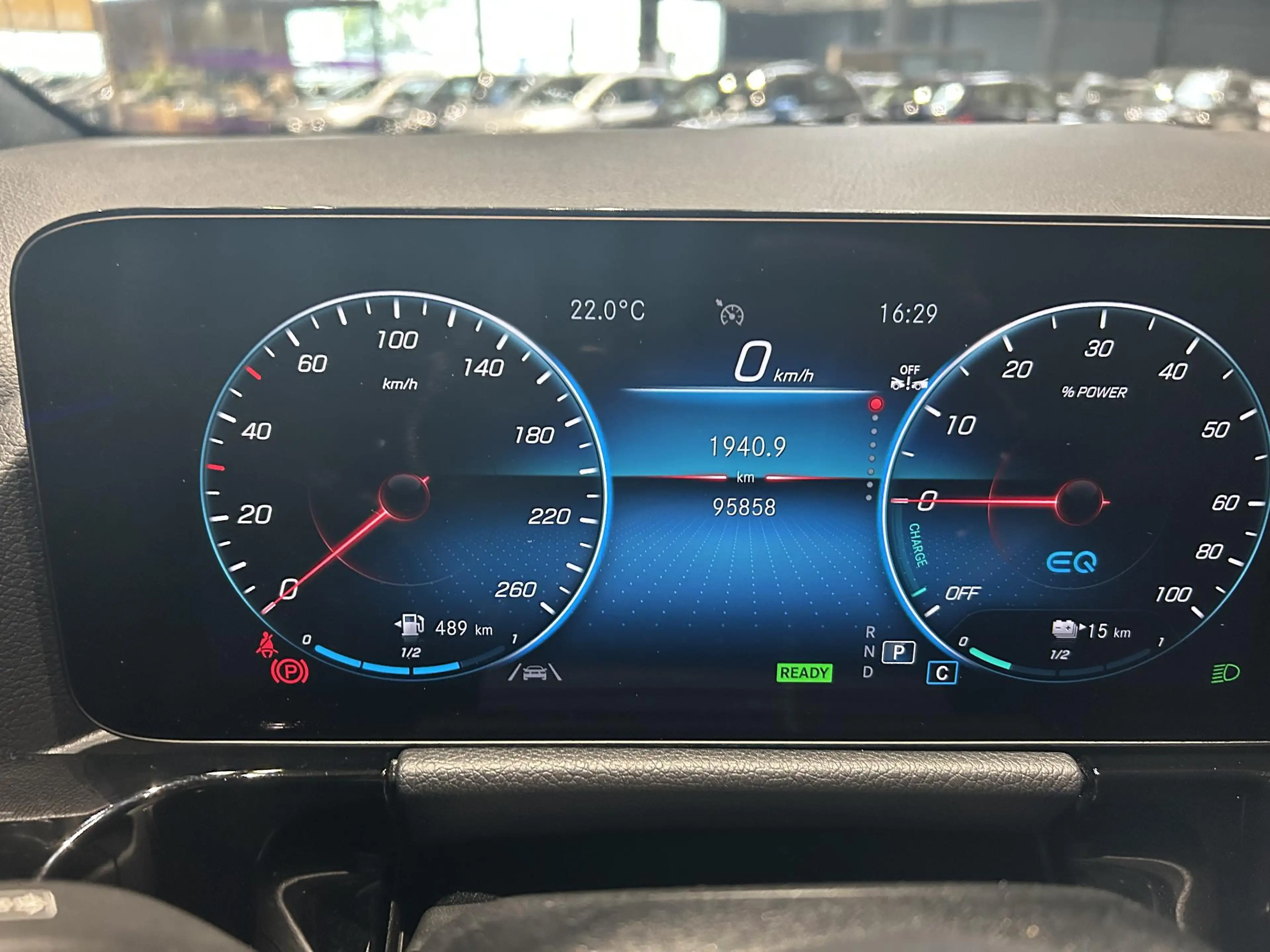 Mercedes-Benz GLA 250 GLA e AMG Line — photo 8