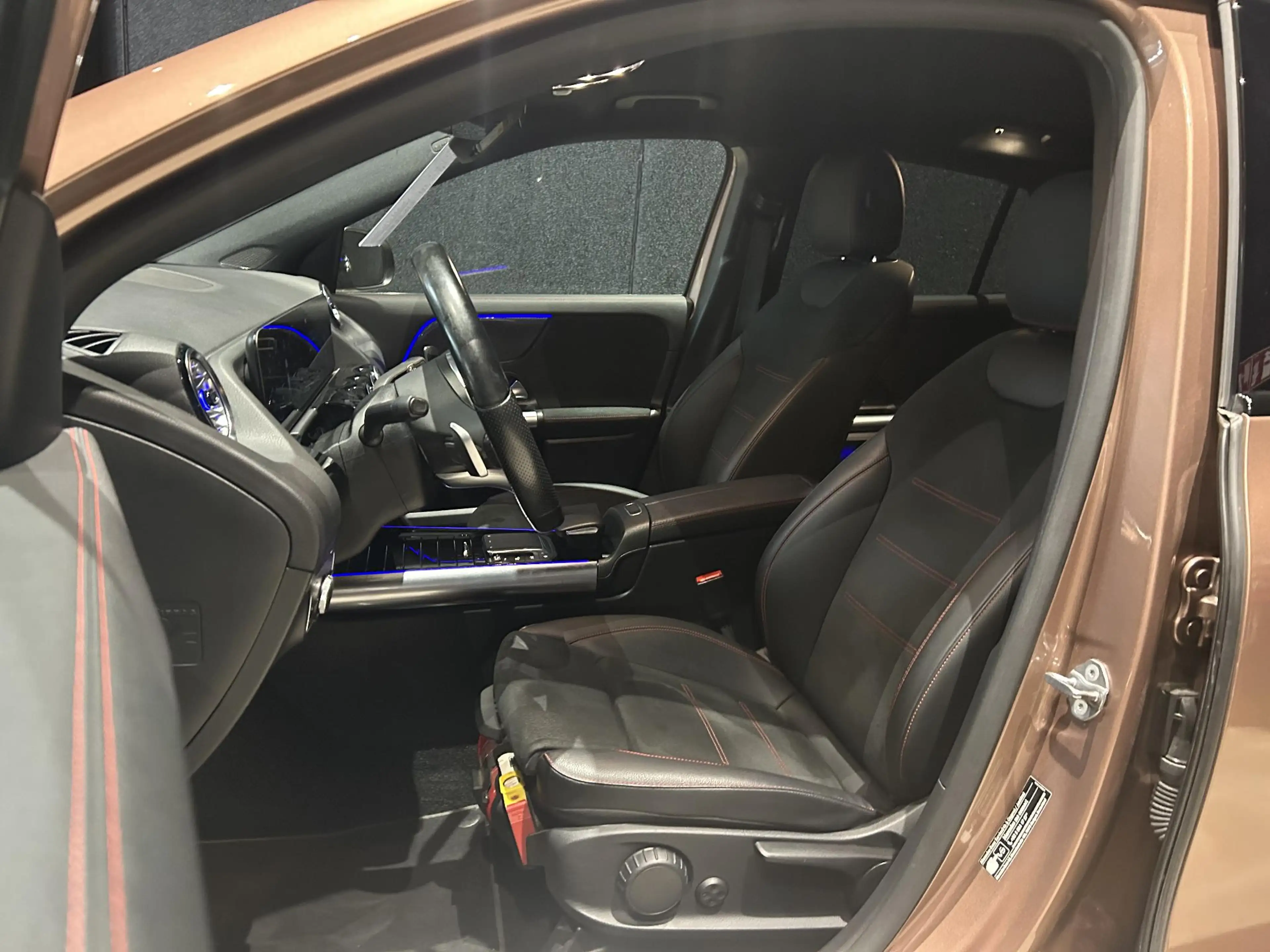 Mercedes-Benz GLA 250 GLA e AMG Line — photo 6