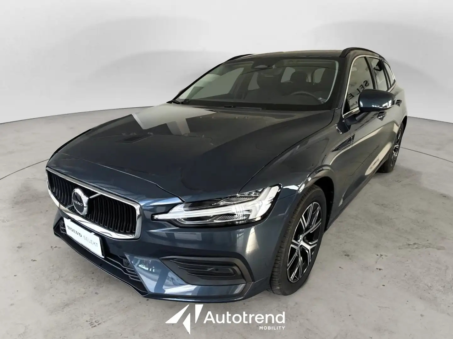 Volvo V60 B4 197+14 CV Mild Hybrid Diesel Automatico Core Albastru - 1