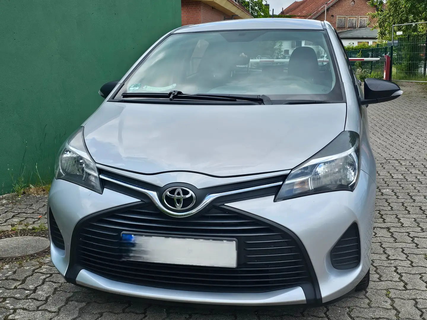 Toyota Yaris Yaris  5-Türer 1.0 VVT-i Silber - 1