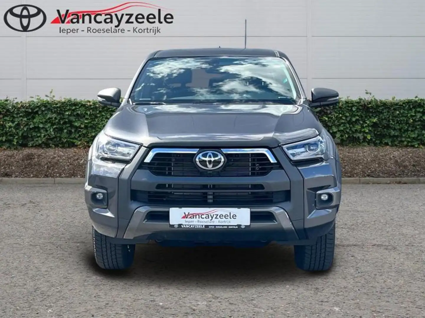 Toyota Hilux Invincible 48388 + BTW Grau - 2