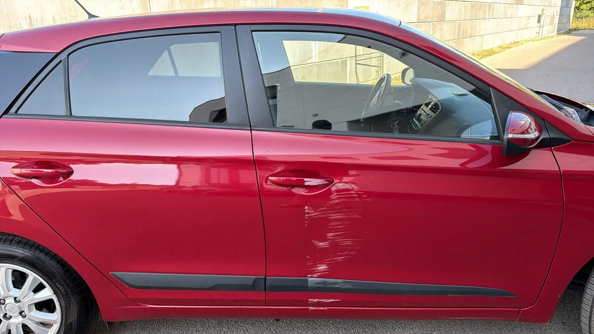 Hyundai i20 1,25 84PS Parkhilfe Tempomat Klima Rot - 2