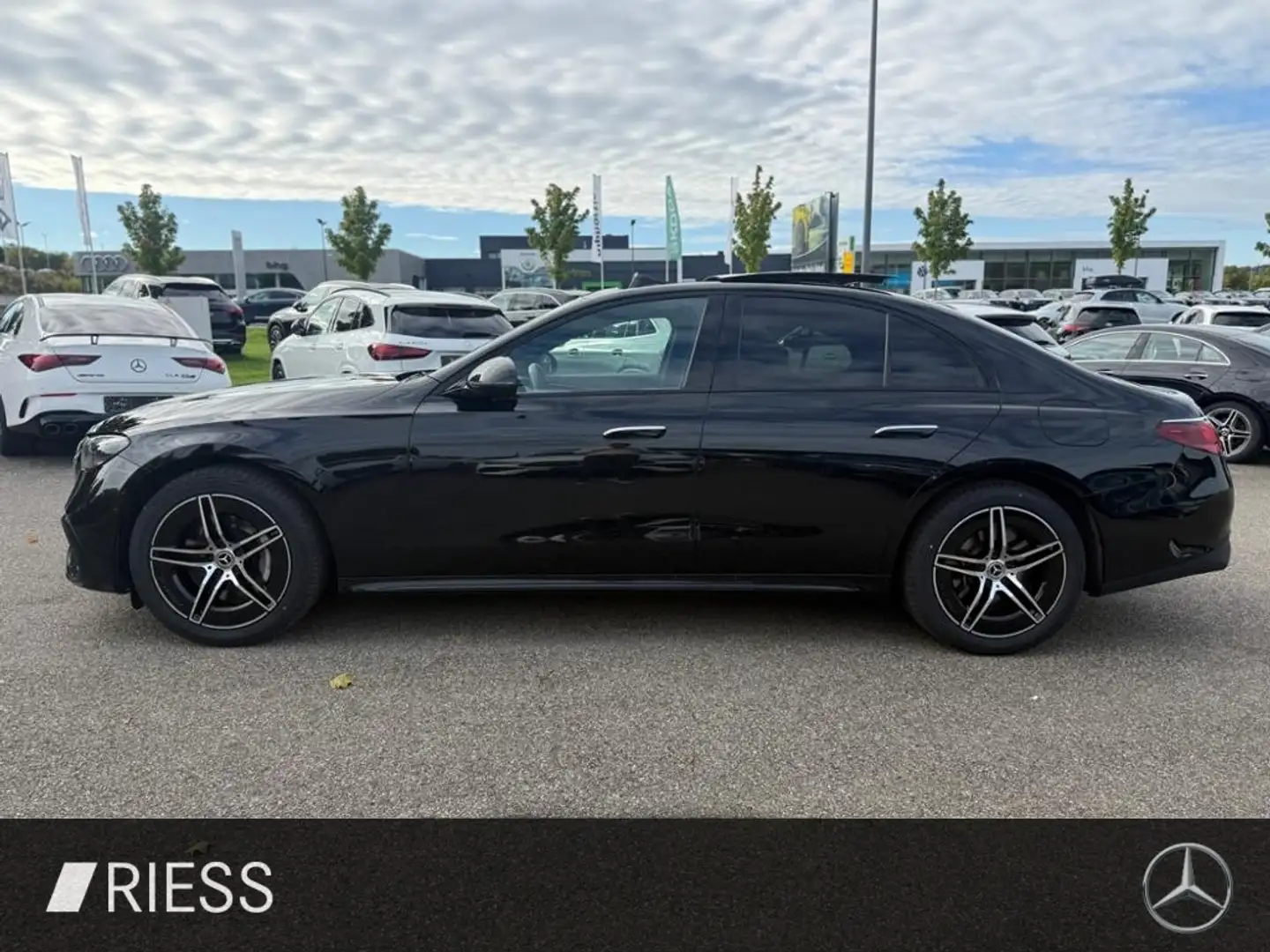 Mercedes-Benz E 300 e 4M AMG Sport Night Distr Pano W-Paket Kamera Schwarz - 2