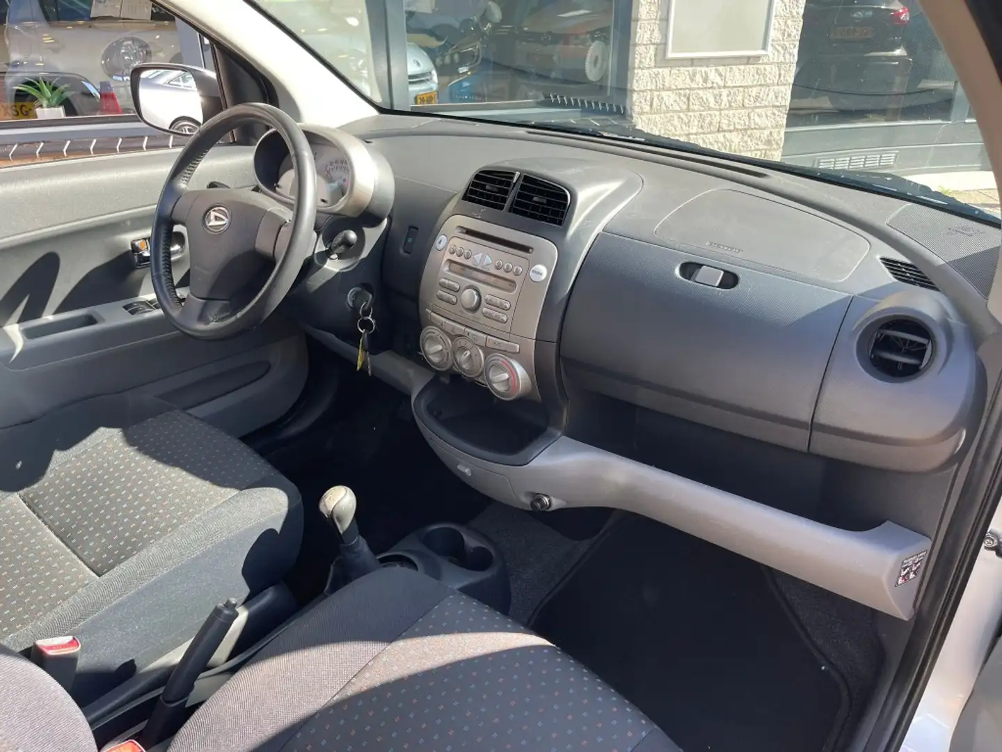 Daihatsu Sirion 2 1.3-16V Supreme Airco Nieuwe apk 5Drs Gri - 2