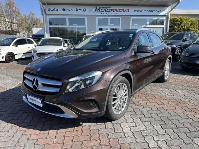Mercedes-Benz GLA 200