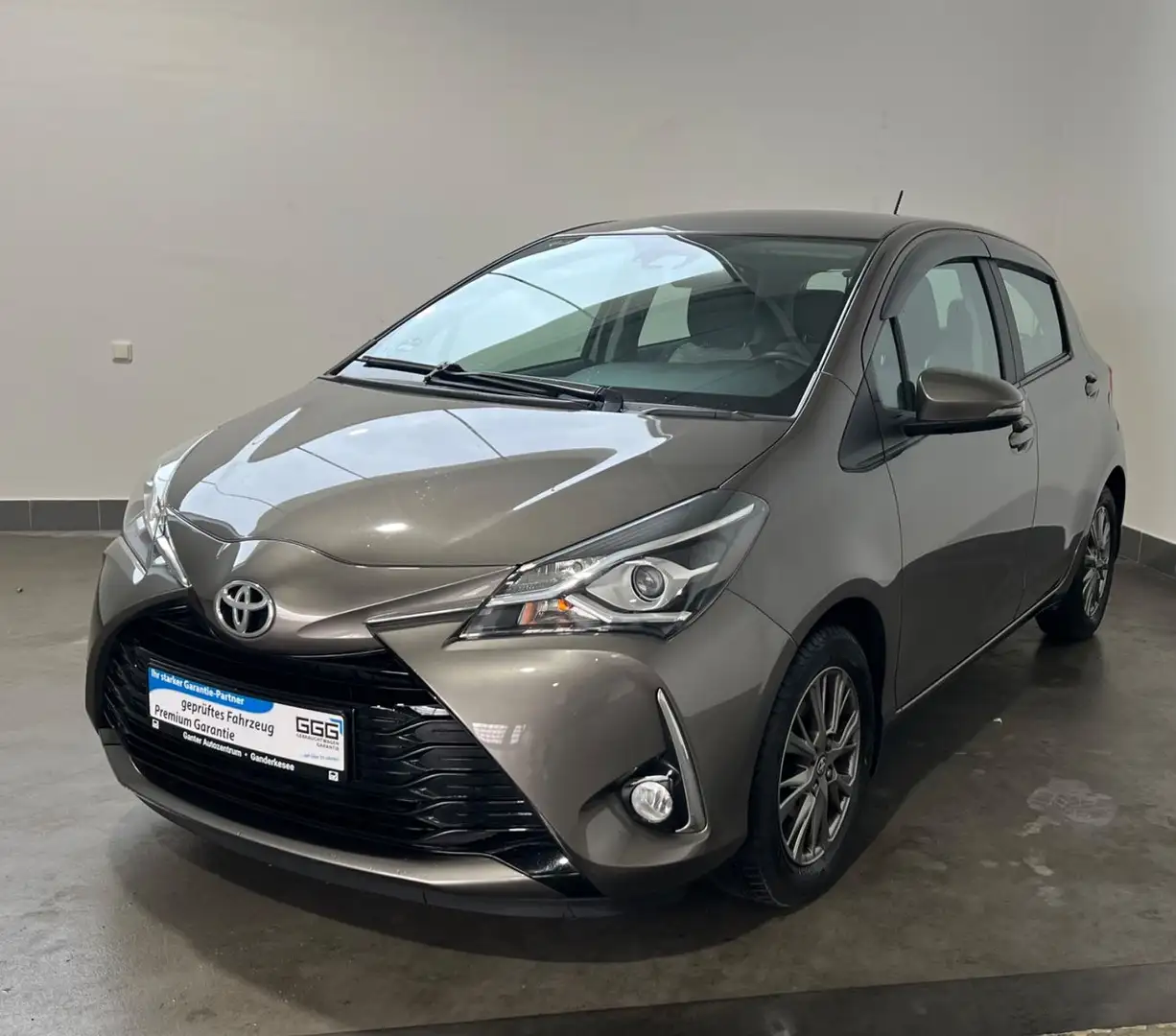 Toyota Yaris 1.5 Comfort AHK+KAMERA+SITZHEIZUNG Grau - 1