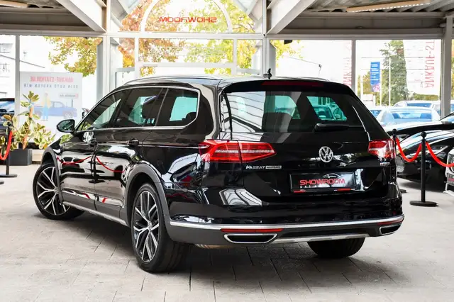 Volkswagen Passat view 4