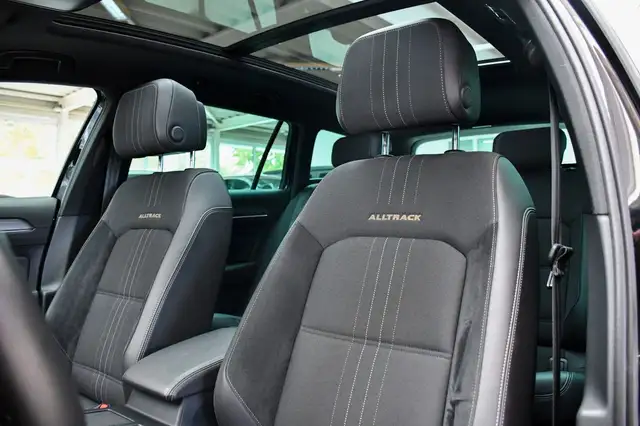 Volkswagen Passat view 14