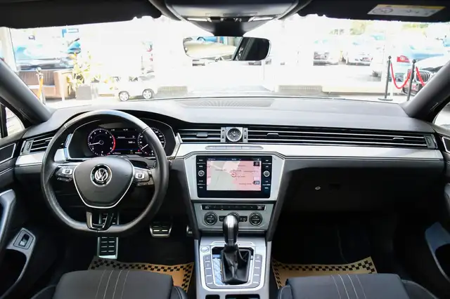 Volkswagen Passat view 23