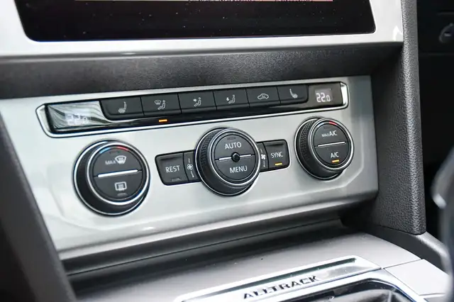 Volkswagen Passat view 28