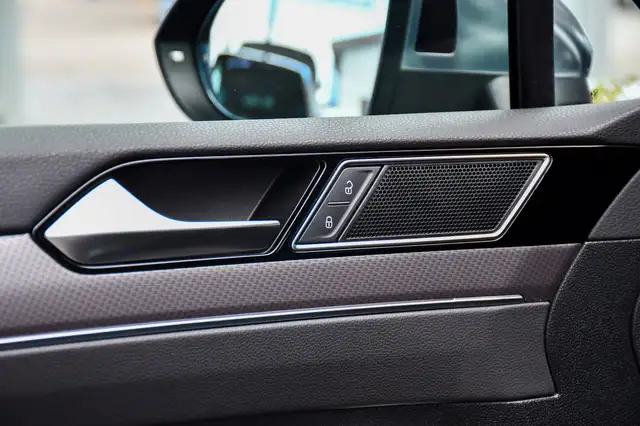 Volkswagen Passat view 9