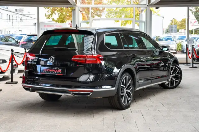 Volkswagen Passat view 3