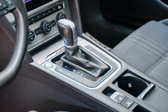 Volkswagen Passat view 26