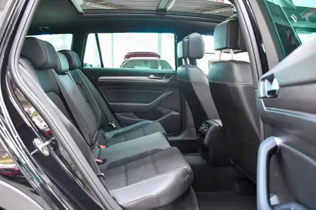 Volkswagen Passat view 17