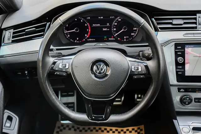 Volkswagen Passat view 20